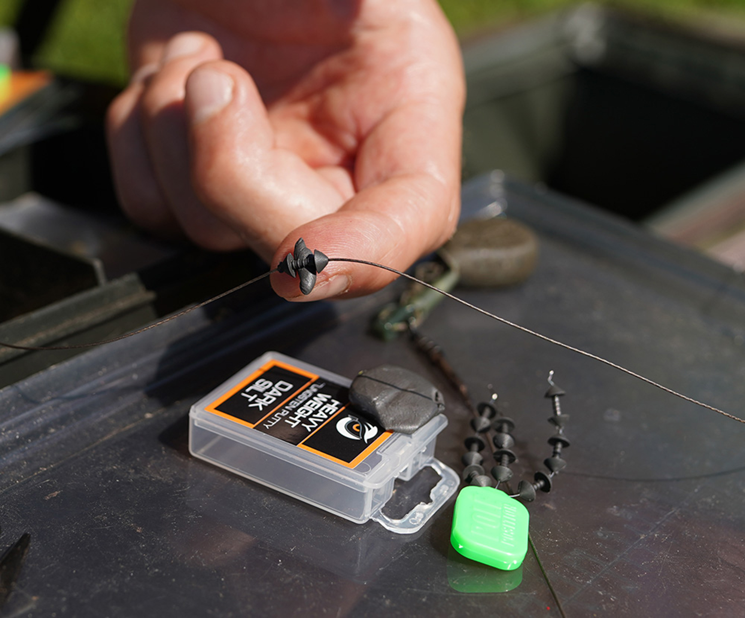 TUNGSTEN PUTTY HOLDER